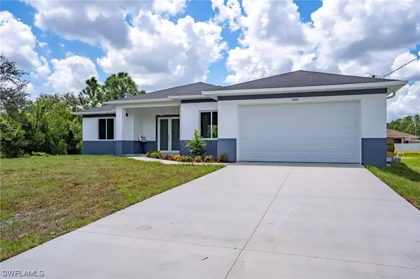 3233 Ruth LN, Lehigh Acres, FL 33976