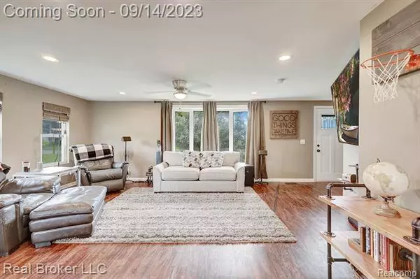 5607 GENESEE Avenue, Otter Lake, MI 48464