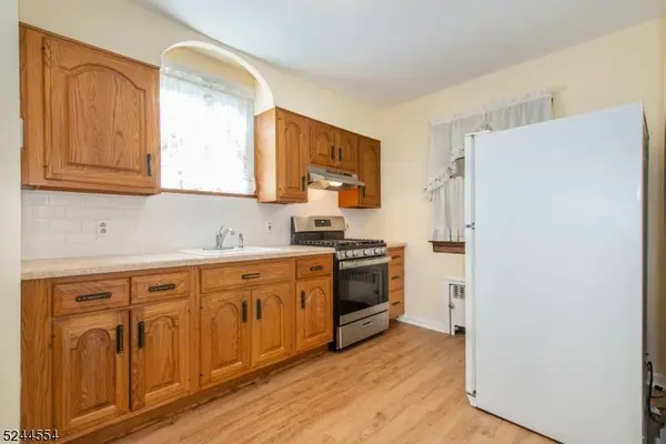 20 New Brier Ln, Clifton City, NJ 07012