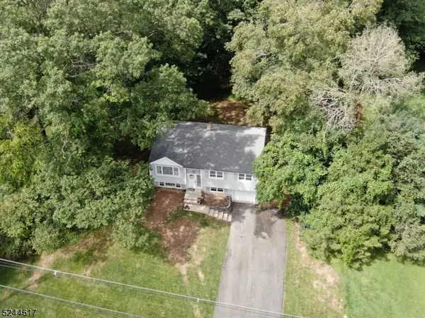 16 Paderewski Rd, Jefferson Twp., NJ 07438