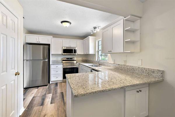 1610 LAUREL WAY, Tavares, FL 32778