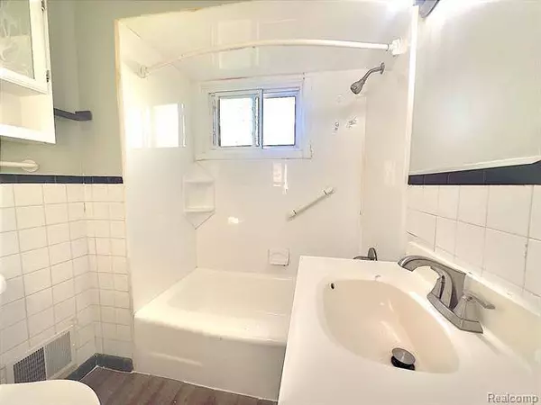 17641 SMITH Street, Riverview, MI 48193