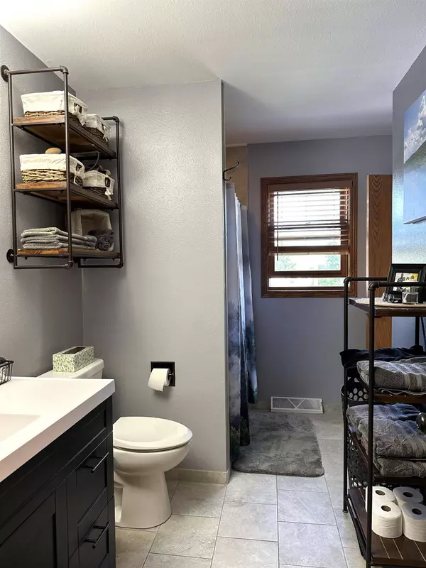 3458 SHEPPARD DR, Oshkosh, WI 54904