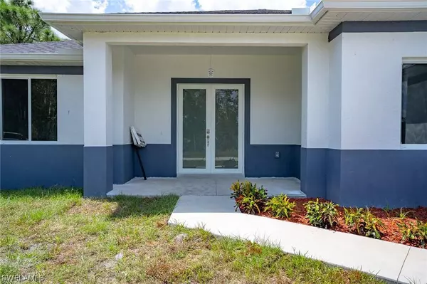 3233 Ruth LN, Lehigh Acres, FL 33976