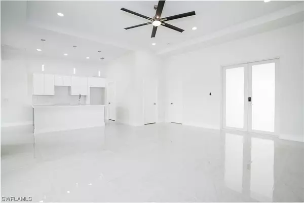 3233 Ruth LN, Lehigh Acres, FL 33976