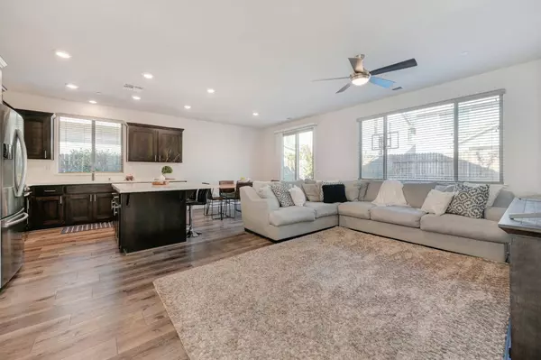 1532 Monarch Grove ST, Roseville, CA 95747