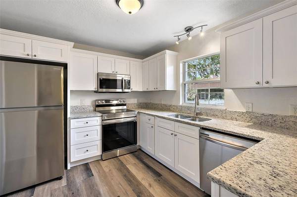 1610 LAUREL WAY, Tavares, FL 32778