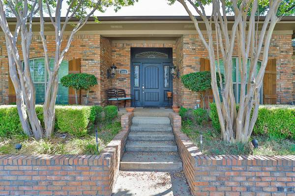 3916 Ashbury Lane, Bedford, TX 76021