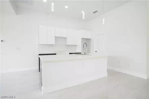 3233 Ruth LN, Lehigh Acres, FL 33976