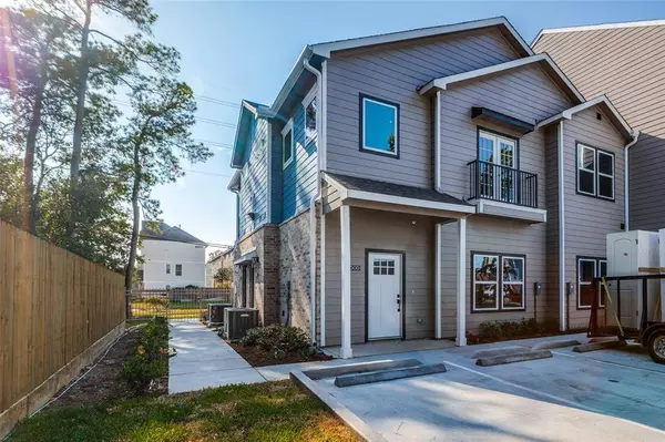 5262 Ella BLVD #100, Houston, TX 77018