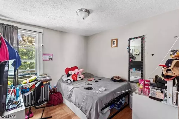 79 N 1St St, Paterson City, NJ 07522