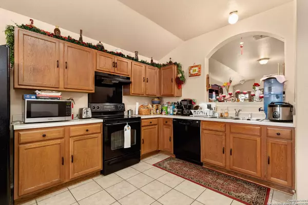 5703 CANTERBURY RUN, San Antonio, TX 78228-5616