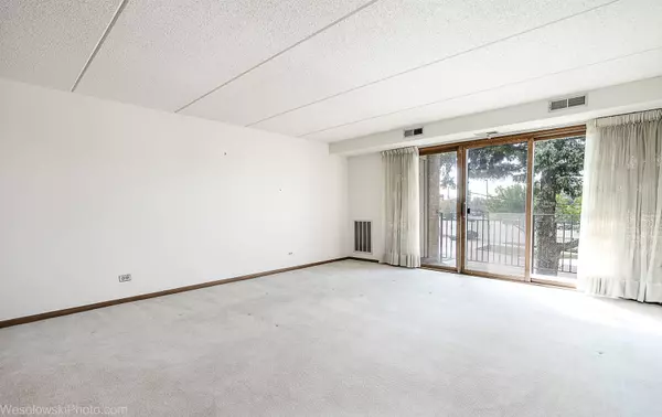 6440 W Devon Avenue #201, Chicago, IL 60631