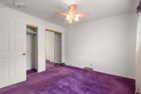 2122 Lynwood LN, Pueblo, CO 81005