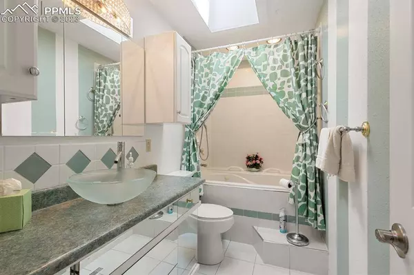 2122 Lynwood LN, Pueblo, CO 81005