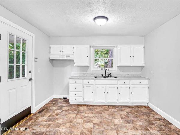 818 Highway 321, Newport, TN 37821