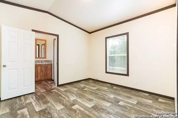 197 Private Road 6623, Devine, TX 78016