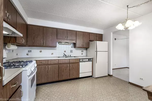 6440 W Devon Avenue #201, Chicago, IL 60631