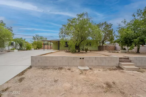 817 W District Street, Tucson, AZ 85714