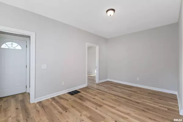 711 WILKES ST, Davenport, IA 52802