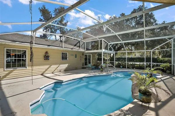 9800 FAIRWAY CIR, Leesburg, FL 34788