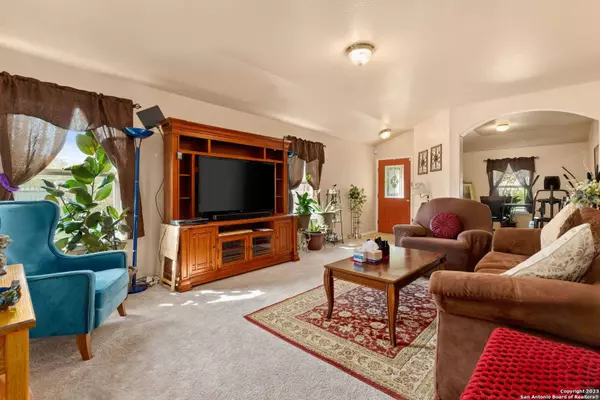 5703 CANTERBURY RUN, San Antonio, TX 78228-5616