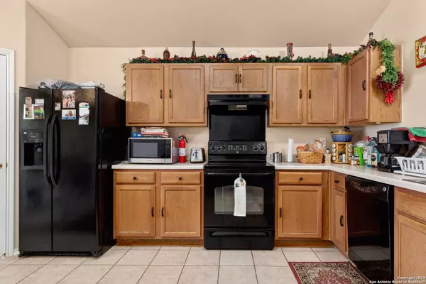 5703 CANTERBURY RUN, San Antonio, TX 78228-5616