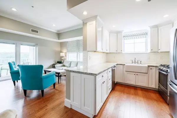 38 Village Rd #702, Middleton, MA 01949