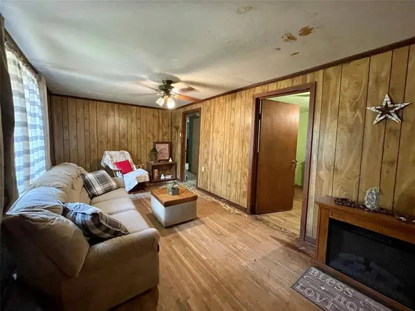 5653 Fm 332, Brenham, TX 77833