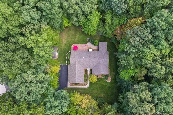 1620 Deanna Drive, Howell, MI 48843