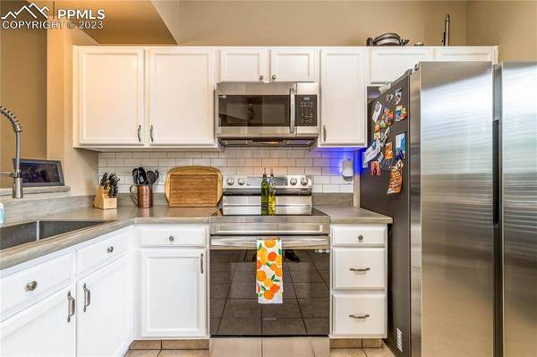 4210 Solarglen DR, Colorado Springs, CO 80916