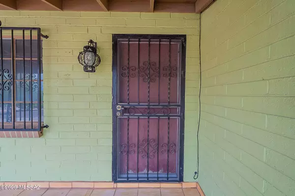 817 W District Street, Tucson, AZ 85714