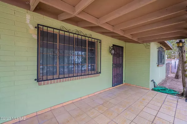 817 W District Street, Tucson, AZ 85714