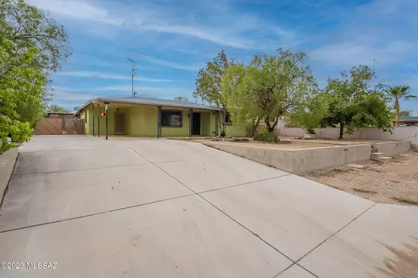 817 W District Street, Tucson, AZ 85714
