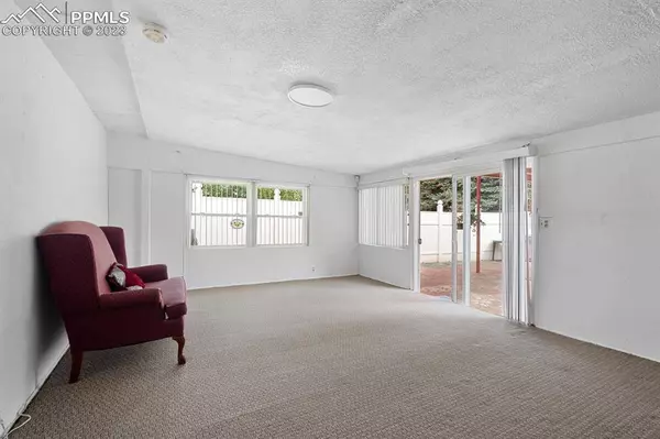 2122 Lynwood LN, Pueblo, CO 81005