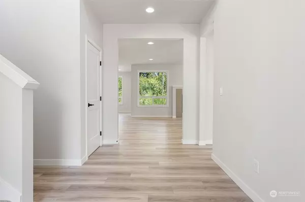 8231 56th AVE NE, Lacey, WA 98516