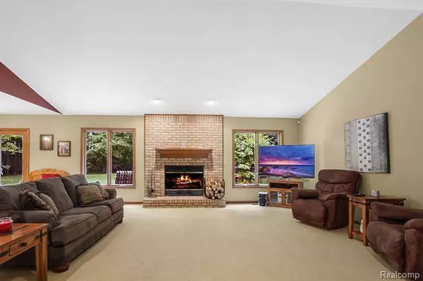 1620 Deanna Drive, Howell, MI 48843