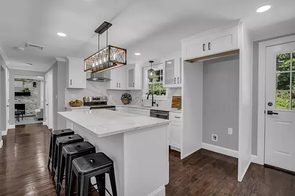 54 Gray Rd, Andover, MA 01810