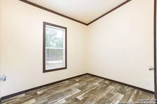 197 Private Road 6623, Devine, TX 78016