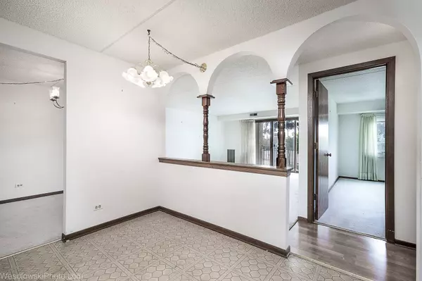 6440 W Devon Avenue #201, Chicago, IL 60631