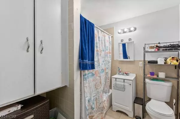 79 N 1St St, Paterson City, NJ 07522