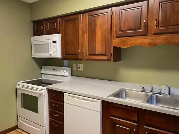 2 Iroquois DR, Loveland, OH 45140