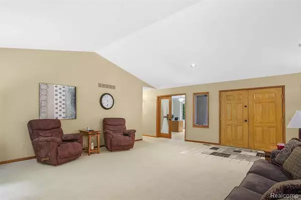 1620 Deanna Drive, Howell, MI 48843