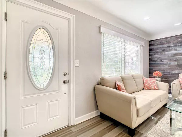 5090 61ST LN N, Kenneth City, FL 33709