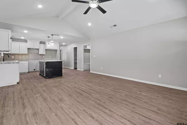 108 Jackson St, Arp, TX 75750