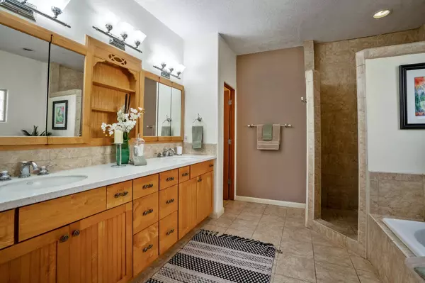 5525 Quemazon, Los Alamos, NM 87544