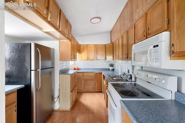 2122 Lynwood LN, Pueblo, CO 81005