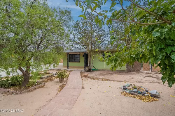 817 W District Street, Tucson, AZ 85714