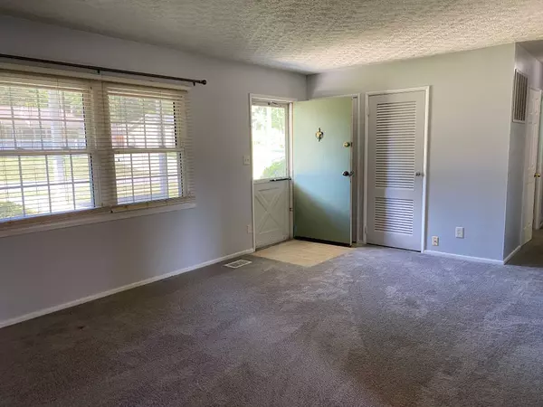 2 Iroquois DR, Loveland, OH 45140