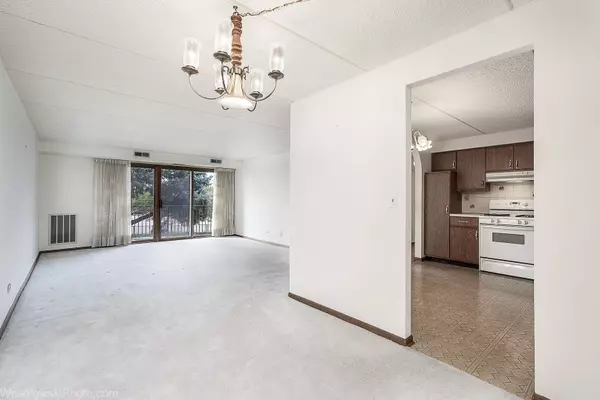 6440 W Devon Avenue #201, Chicago, IL 60631